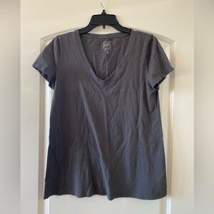 Gap Charcoal Gray V-Neck T Shirt / Size Medium / GUC